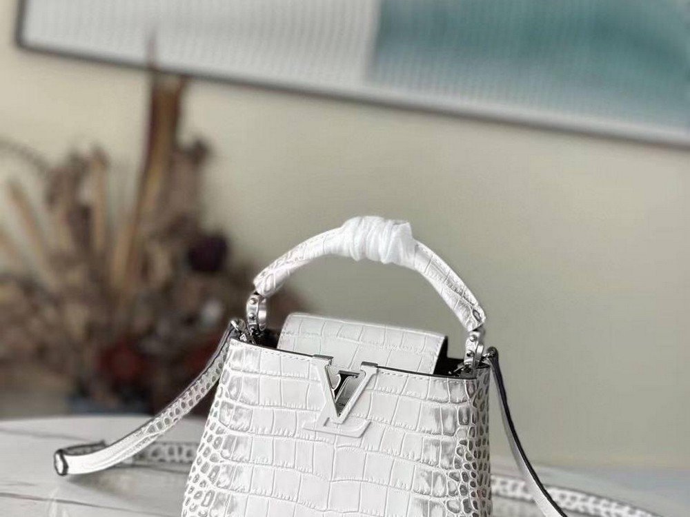 Louis Vuitton Capucines crocodile bag white  White louis vuitton bag, Bags,  Louis vuitton bag