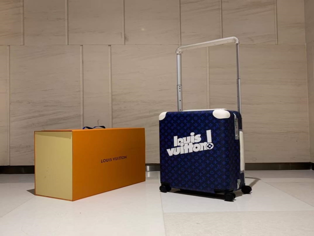 Louis Vuitton Horizon Carry-On Suitcase (55cm)
